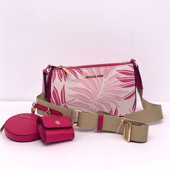 Michael Kors Crossbody
with Tech Attached - Picture 14 of 14